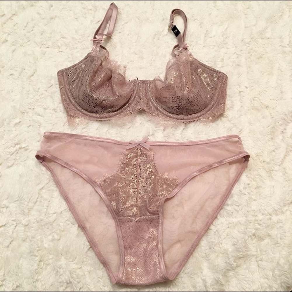 Victoria's Secret lavender uplift bra set